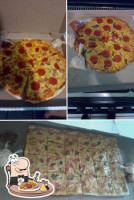 Pizzas Mauri's food