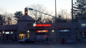 Little Caesars Pizza outside