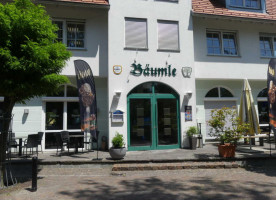 Bäumle outside