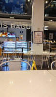 Paris Baguette inside