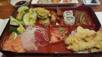 Song's Sushi food