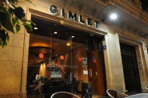 Gimlet Cocktail Bar inside