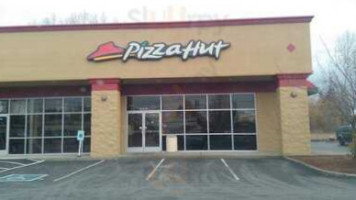 Pizza Hut outside