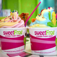 U-swirl Frozen Yogurt food