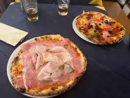 Pizzeria Vienna food