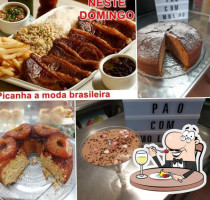 Café E Pão Com Molho food