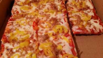 Amato's Pizza food