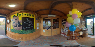 La Pataterie outside