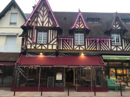 Des Halles Chez Franck outside