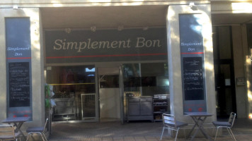 Simplement Bon inside