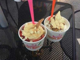 Chilly Billy's Frozen Yogurt food