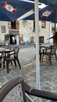 Café Pont De La Pierre inside