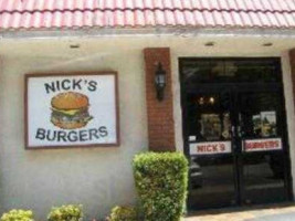 Nick's Burgers outside