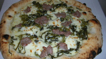 Pizza Partenopea food