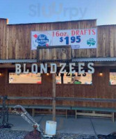Blondzee's Steak House outside