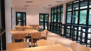 Te Lake View Cafe, Kku inside