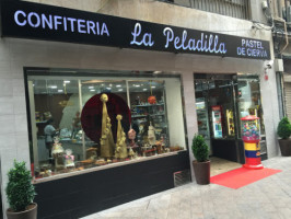 Confiteria La Peladilla outside