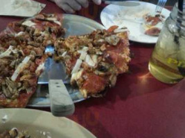 Crazy R Pizza food