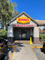 Denny's outside