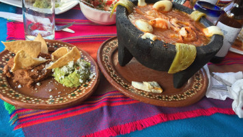 Los Mariachiles food