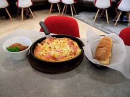 Pizza Hut West Mall food