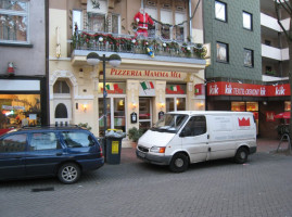 Pizzeria Mamma Mia outside