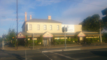 Reepham Hotel outside