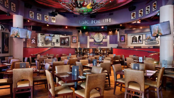 Hard Rock Cafe Phoenix inside