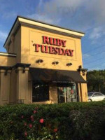 Ruby Tuesday outside