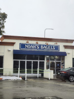 Noah's New York Bagels outside