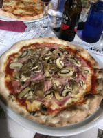 Pizzeria Ferrari food