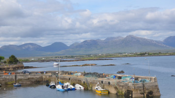 O'dowd's Of Roundstone inside