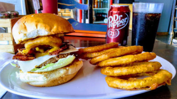 Betty's Authentic American Burgers, México food