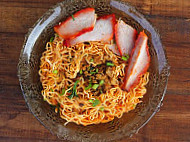 Jun Kolo Mee Syn Yung Chong Cafe food