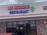 Los Catrachos outside