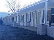 Geneva Riverside Lodging And Tiki Grill outside