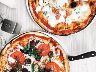 Enoteca Monza Pizzeria Moderna Est Montréal