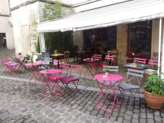 La Petite Maison dans la Cour