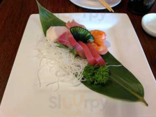 Oyogu Sushi