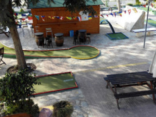 Mini Golf Restaurant Bar