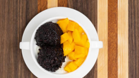 A4. Thai Purple Sticky Rice With Mango In Vanilla Snow