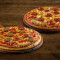 Twee Speciale Niet-Vegetarische Middelgrote Pizzacombo's.