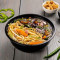 Kung Pao Kip Met Noodles Bowl Naar Keuze