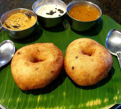 Medhu Vada( 2 Pieces)