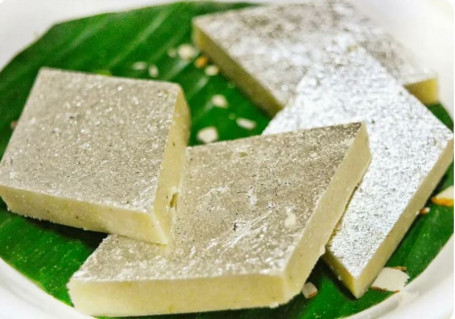 Jumbo Kaju Barfi (2 Pcs)