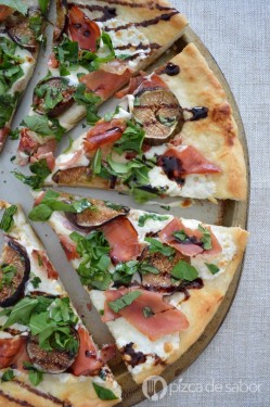 Pizza Met Rucola