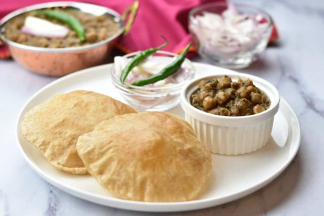 Poori Bhaji (4 Pcs Poori)