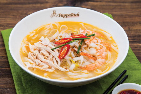 Ipoh Koay Teow Soup With Prawns And Chicken Slices