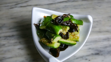 Suàn Xiāng Pāi Huáng/Cucumber With Smash Garlic