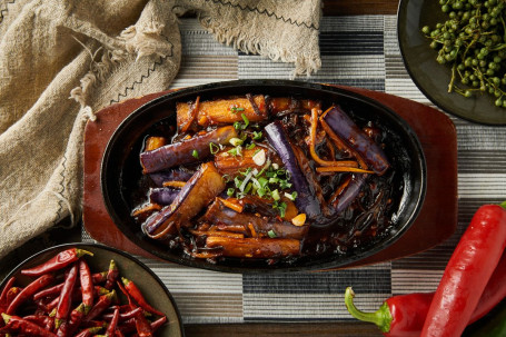 *Sizzling Eggplant (V) Sù Tiě Bǎn Yú Xiāng Jiā Zi